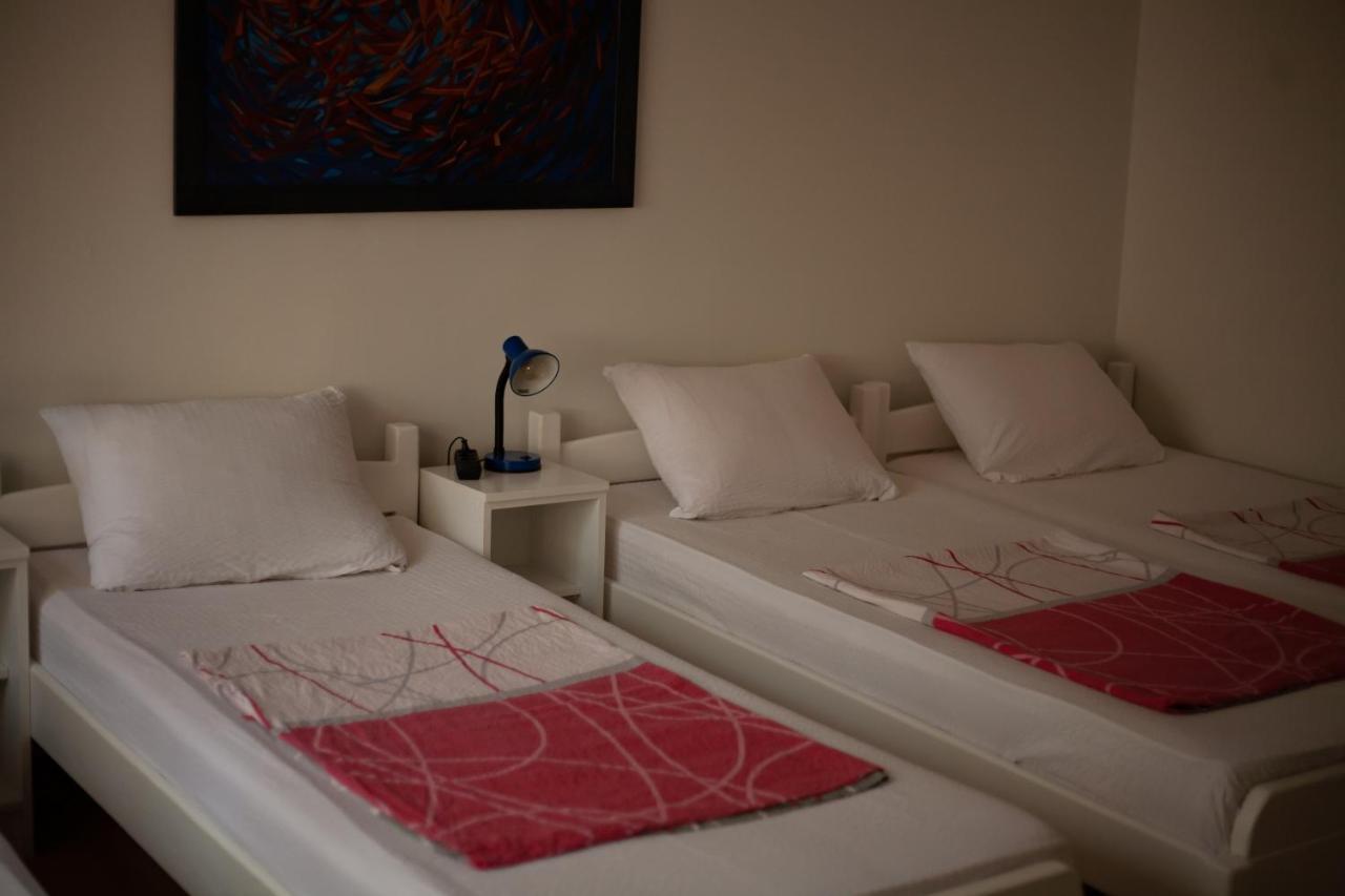 מוסטר Apartments Azra מראה חיצוני תמונה