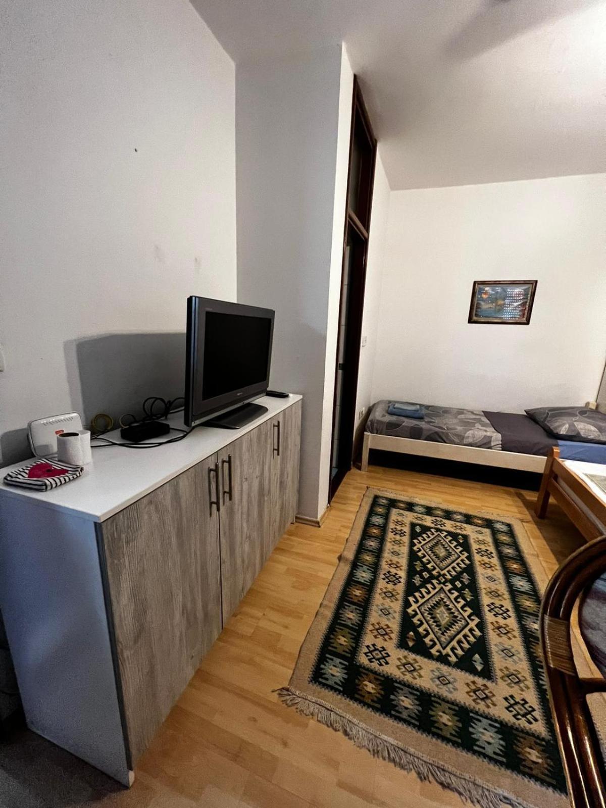 מוסטר Apartments Azra מראה חיצוני תמונה